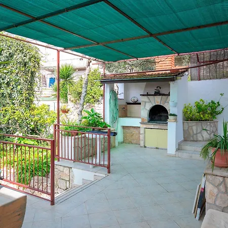 Lucic Apartment Hvar Town